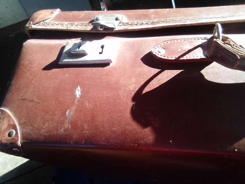 Large brown suotcase   700x460x220mm