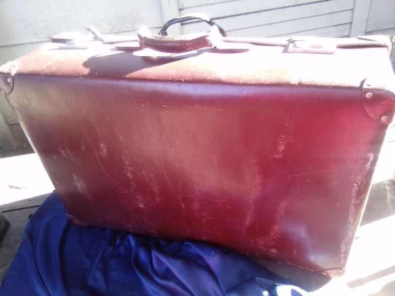 Large brown suotcase   700x460x220mm