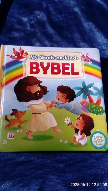 "My Soek-en-Vind Bybel"  Hard cover.  Condition:  Excellent.