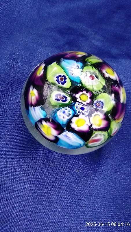 Small Murano paperweight.  Condition:  Excellent.