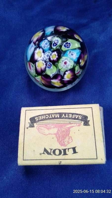 Small Murano paperweight.  Condition:  Excellent.
