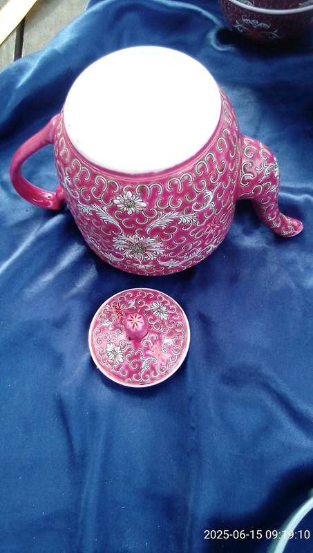 Oriental teaset.   Condition:  Excellent.