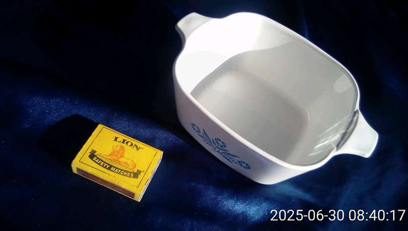 SMALL Corning Ware dish  only   Capacity:. 2 3/4 cups .
