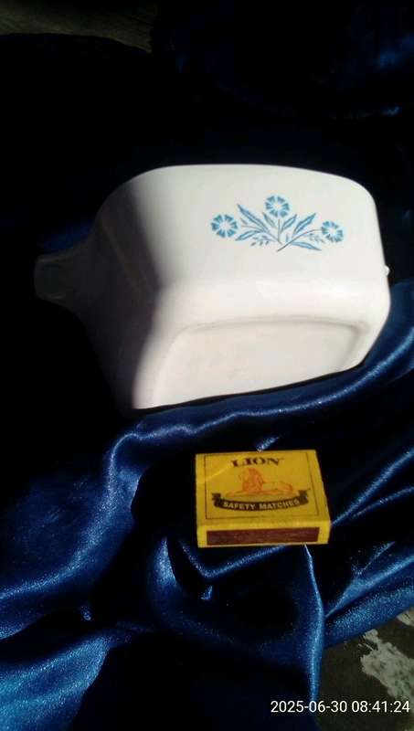 SMALL Corning Ware dish  only   Capacity:. 2 3/4 cups .
