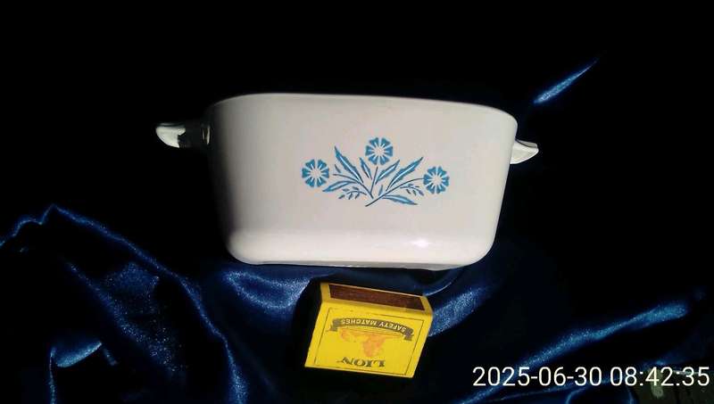 SMALL Corning Ware dish  only   Capacity:. 2 3/4 cups .