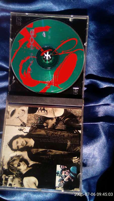 CD.  The Best of Bon Jovi.  Crossroad