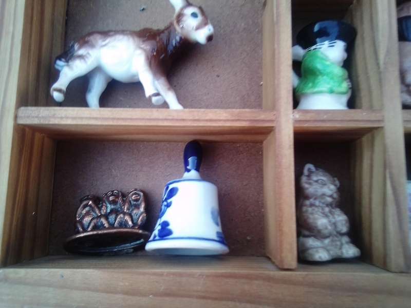 Printer's tray (small 400x300) c/w ornaments.  (8 off Wade ornaments)