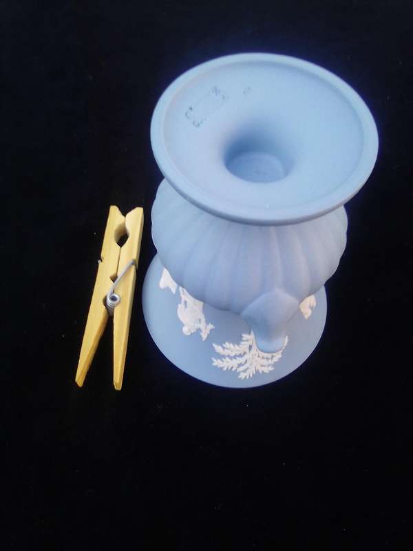 Wedgewood small urn/vase.  Condition:. Excellent.