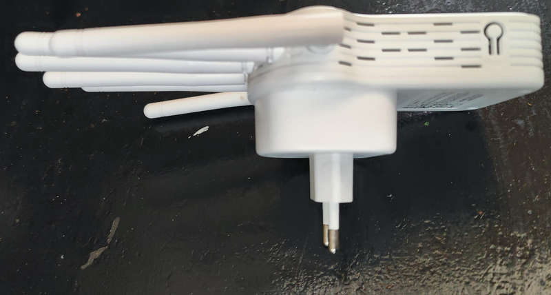 WiFi signal enhanser