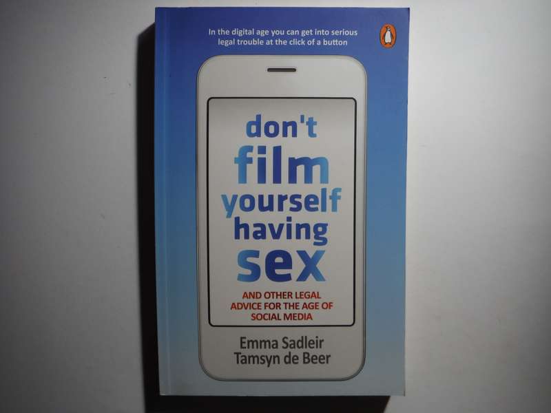 Don't Film Yourself Having Sex - Paperback - Emma Sadleir