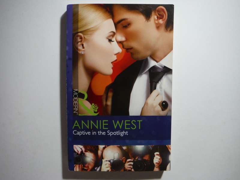Mills & Boon : Captive in the Spotlight - Paperback - Annie West