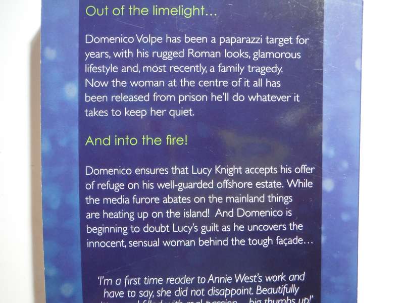 Mills & Boon : Captive in the Spotlight - Paperback - Annie West