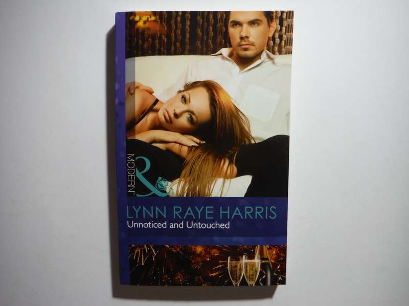 Mills & Boon : Unnoticed and Untouched - Paperback - Lynn Raye Harris