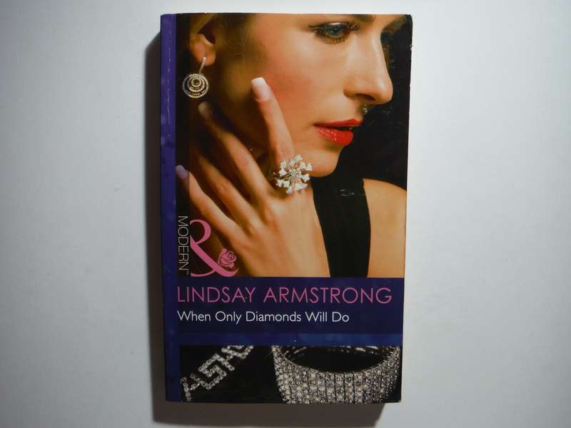 Mills & Boon : When Only Diamonds Will Do - Paperback - Lindsay Armstrong