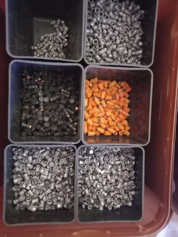 CHINA B3 4.5m AIR PELLET RIFLE WITH +- 3000 OF 9 DIFFERENT KINDS OF GAMO PELLETS AVAILABLE R3000