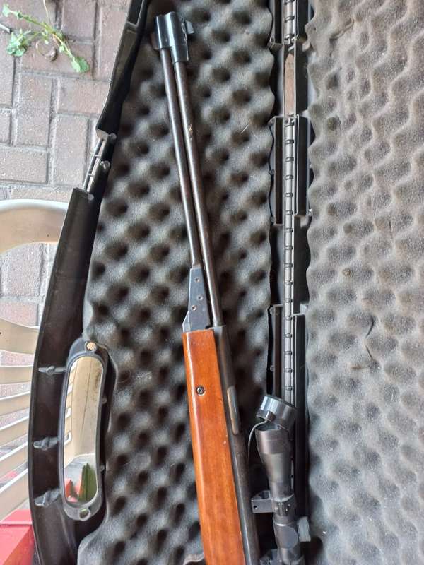 CHINA B3 4.5m AIR PELLET RIFLE WITH +- 3000 OF 9 DIFFERENT KINDS OF GAMO PELLETS AVAILABLE R3000