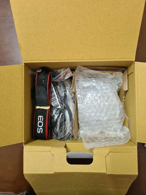 Brand new Canon EOS 250D with EF-S18-55mm f/3,5-5.6 III lens
