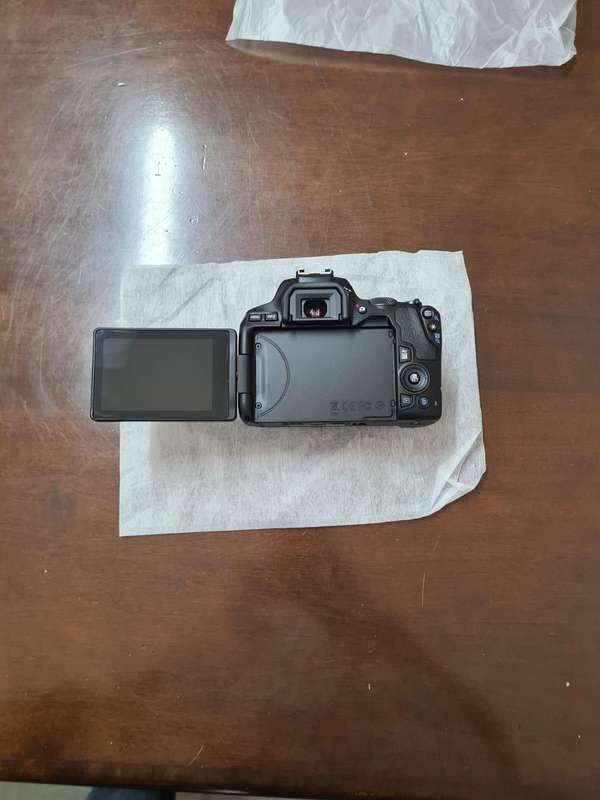 Brand new Canon EOS 250D with EF-S18-55mm f/3,5-5.6 III lens