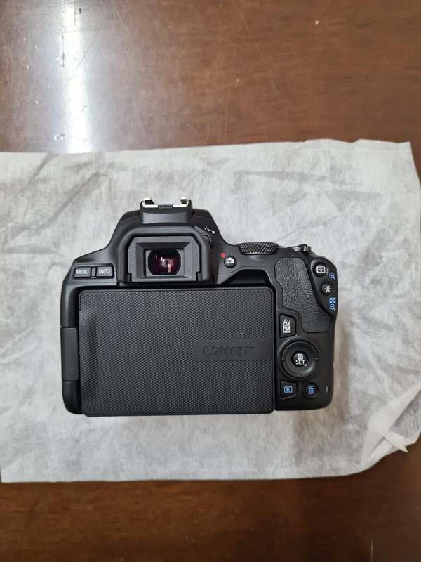 Brand new Canon EOS 250D with EF-S18-55mm f/3,5-5.6 III lens