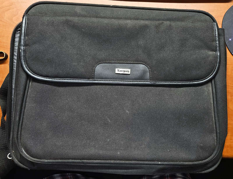 HP 6560B Laptop Computer - i3 - 8Gb RAM - 320Gb Drive - Charger & Case - Win 10