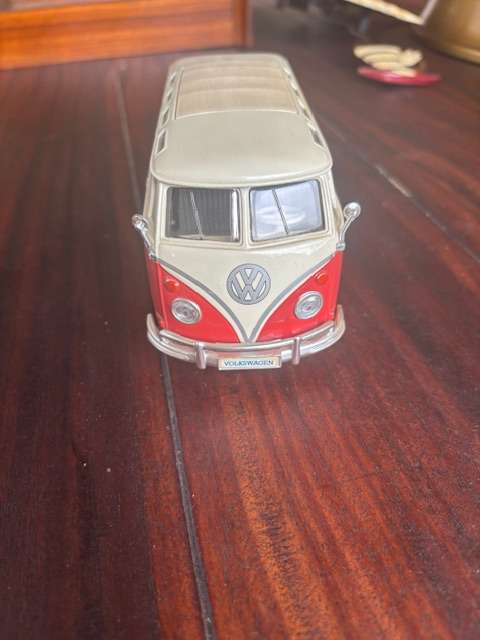 Maisto VW Volkswagen Kombi  Bus 1/25 scale