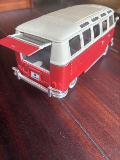 Maisto VW Volkswagen Kombi  Bus 1/25 scale