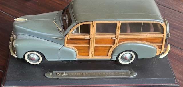 Maisto 1/18 Scale Diecast 31854 - 1948 Chevrolet Fleetmaster Woody - Grey