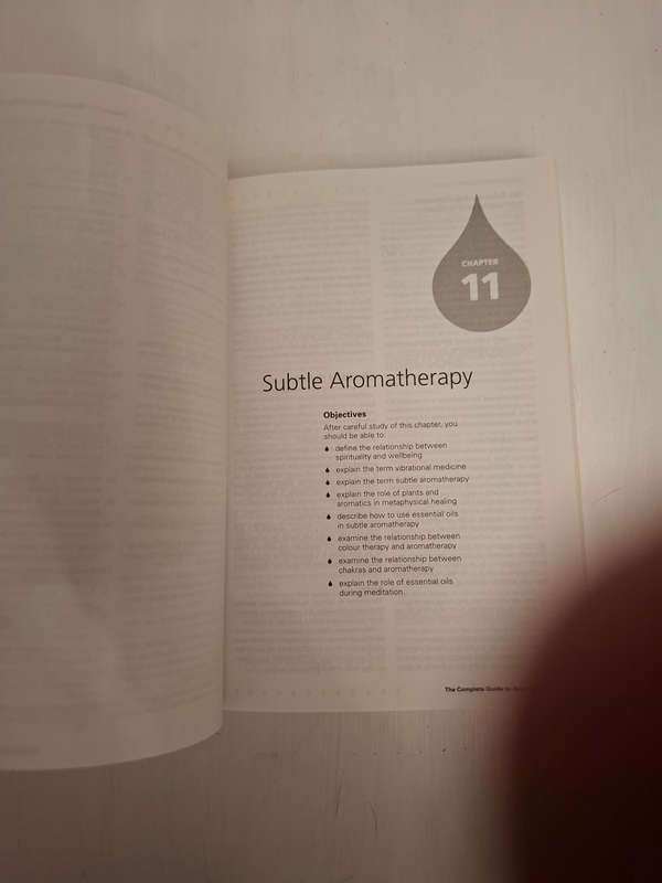 The Complete Guide to Aromatherapy (Second Edition)  Salvatore Battaglia