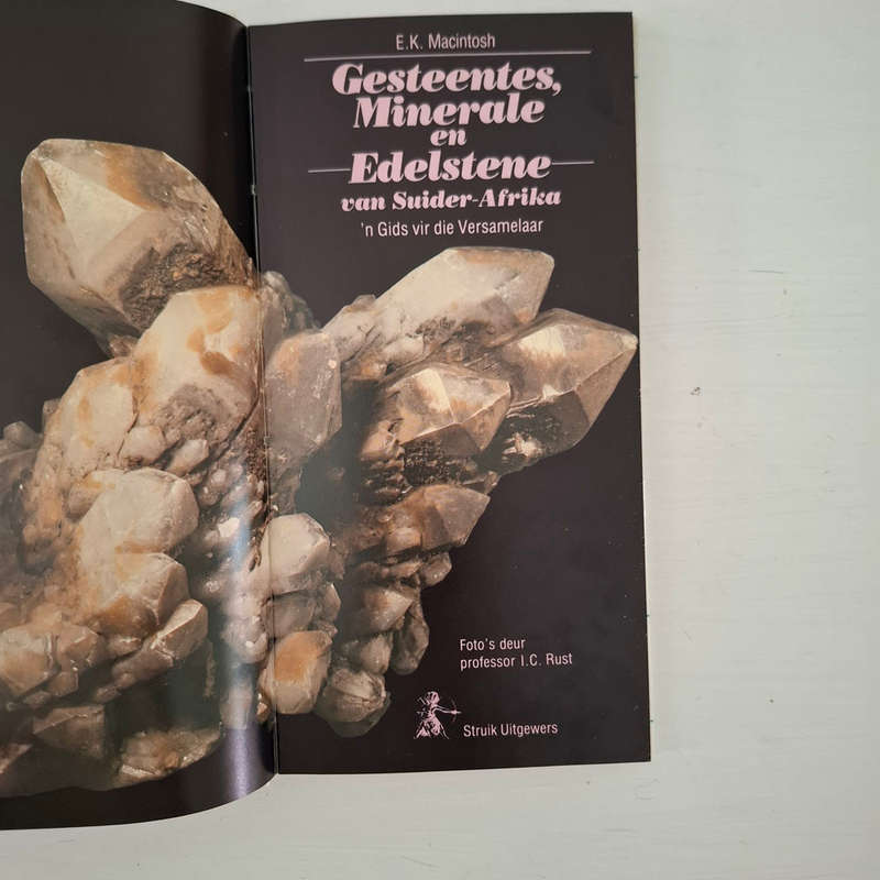 Gesteentes, Minerale En Edelstene van Suider-Afrika - 'n Gids vir die Versamelaar - E.K. Macintosh