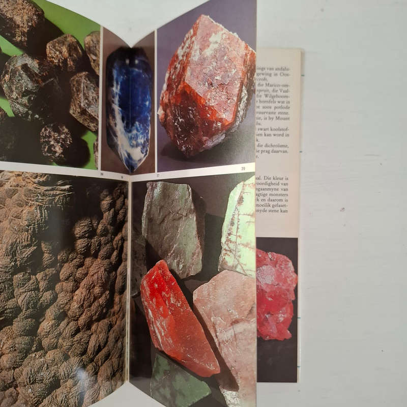 Gesteentes, Minerale En Edelstene van Suider-Afrika - 'n Gids vir die Versamelaar - E.K. Macintosh