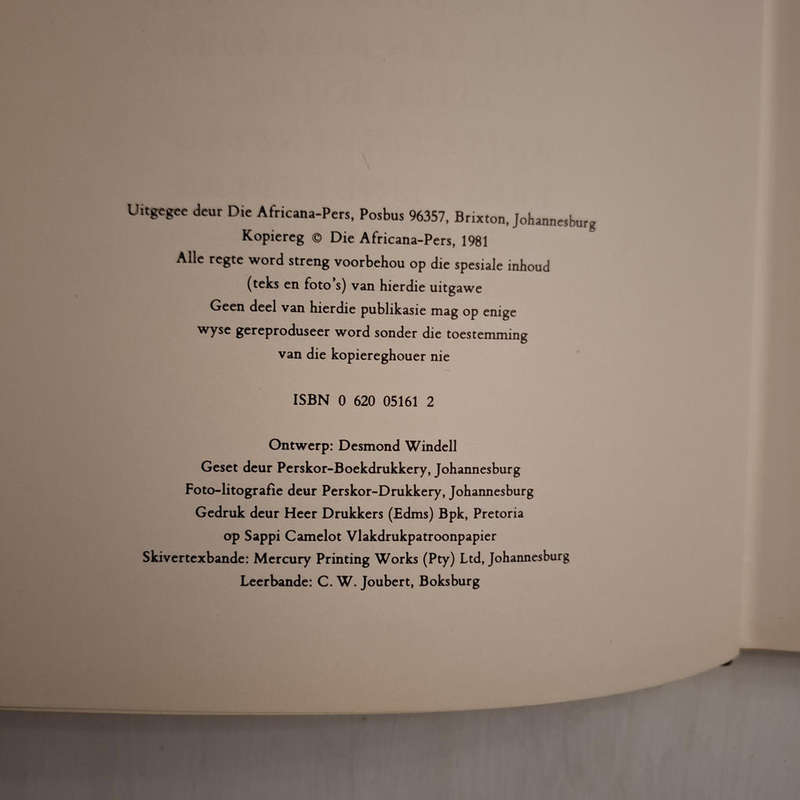 Vyftig Afrikaanse Skrywers - Van die Eerste Taalbeweging tot die Sestigers (leatherbound edition)