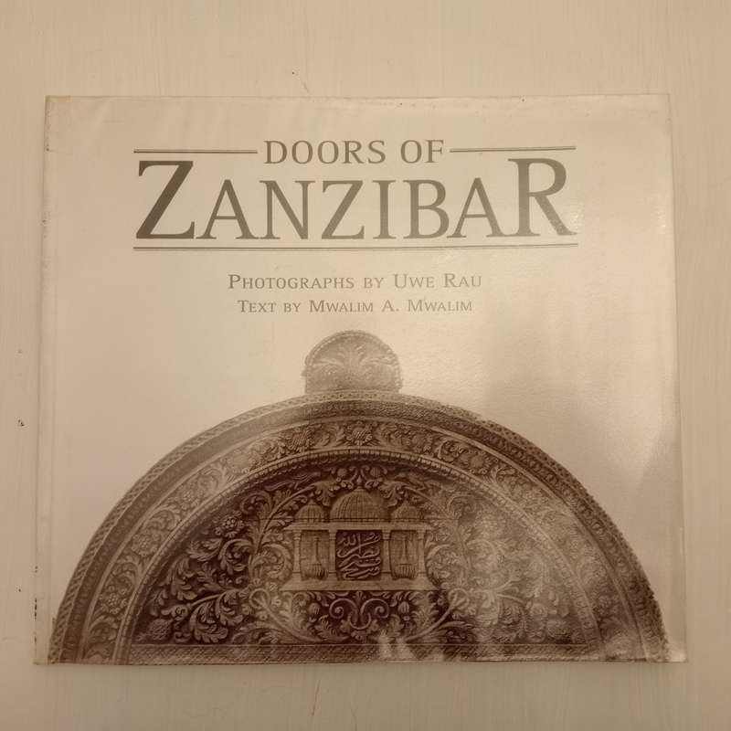 Doors of Zanzibar - Softcover  Text by Mwalim A. Mwalim, Photographs by Uwe Rau.