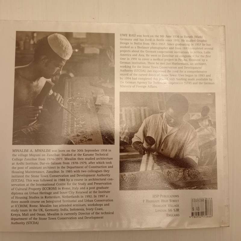 Doors of Zanzibar - Softcover  Text by Mwalim A. Mwalim, Photographs by Uwe Rau.
