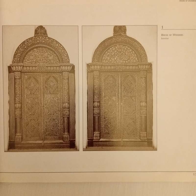 Doors of Zanzibar - Softcover  Text by Mwalim A. Mwalim, Photographs by Uwe Rau.
