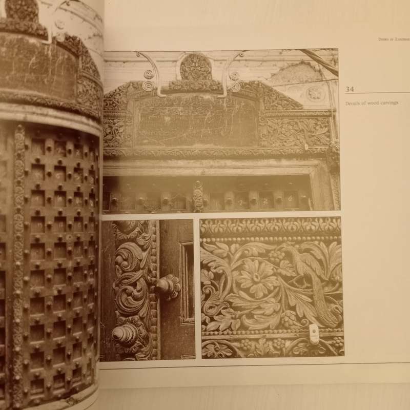 Doors of Zanzibar - Softcover  Text by Mwalim A. Mwalim, Photographs by Uwe Rau.