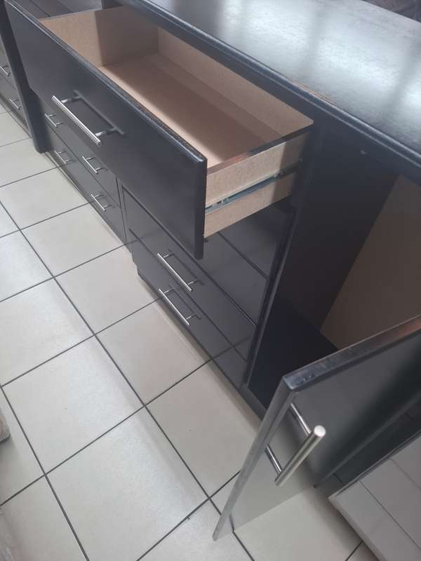 Chest Of Drawers - Black/White