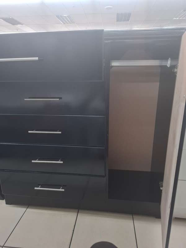 Chest Of Drawers - Black/White