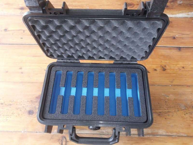 Pelican 1170 case with 8 foam insert for 8 folding knives