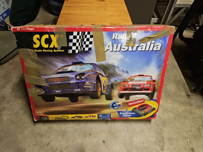SCX 1:32 Scale Rally Australia kit with the track and 2 cars