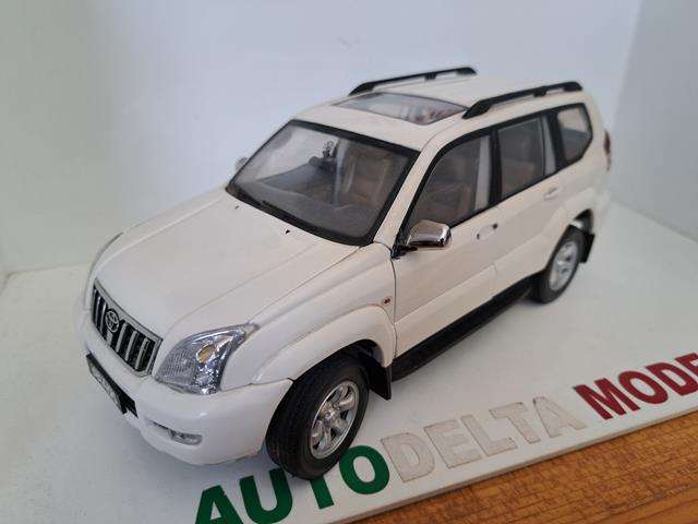 1:18 TOYOTA LAND CRUISER PRADO