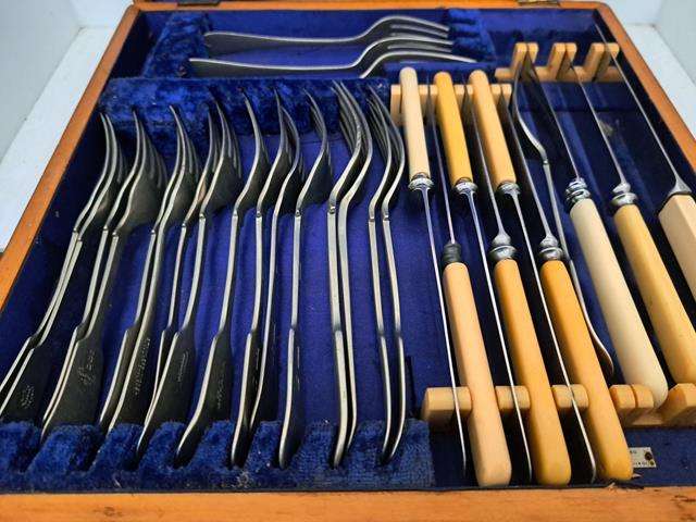ENCORE THOMAS TURNER AND CO KNIFE AND FORK SET