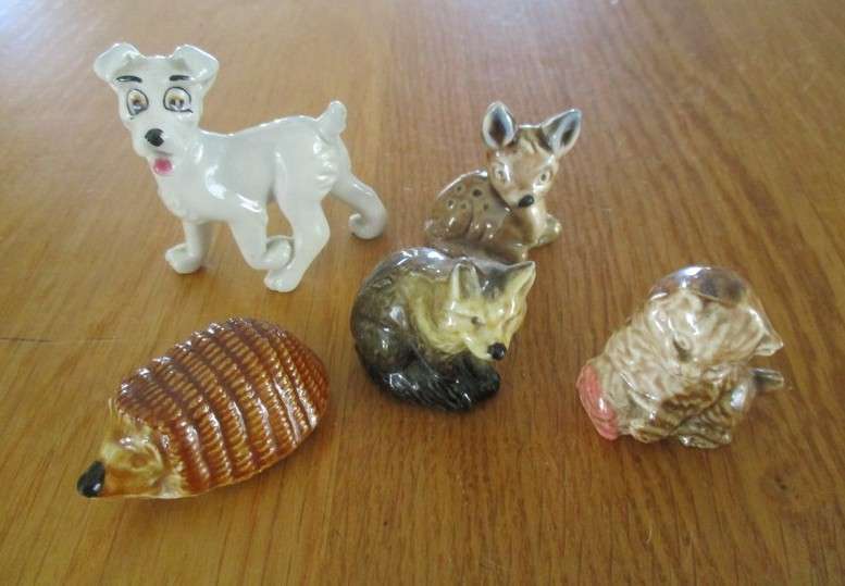 Batch of eight small collectable toys  including Russian and Chinese dolls and Wade Disney dog Tramp