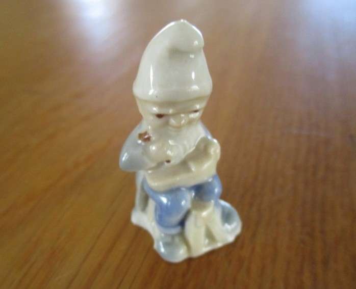 Batch of eight small collectable toys  including Russian and Chinese dolls and Wade Disney dog Tramp