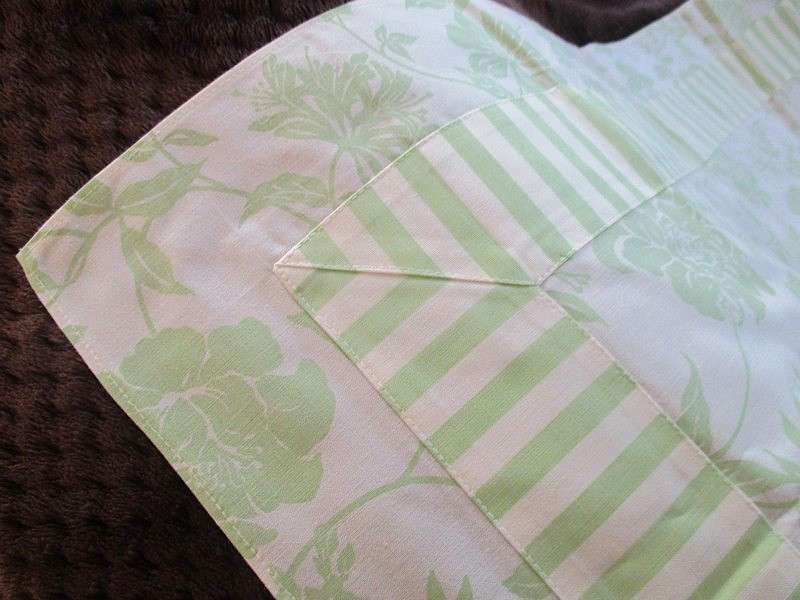 A Spring breakfast/tea/lunch in the garden?  Beautiful fresh, crisp tablecloth with four serviettes