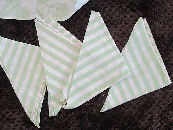 A Spring breakfast/tea/lunch in the garden?  Beautiful fresh, crisp tablecloth with four serviettes