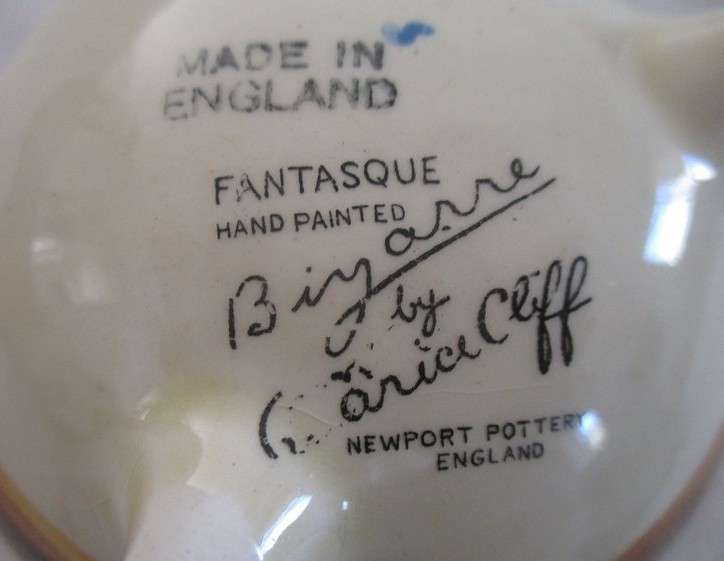 Bargain!! Circa 1930's - small Clarice Cliff Fantasque Bizarre cauldron (market value R2500-R3000)