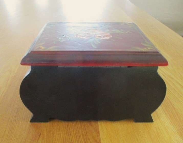 Stunning vintage hand painted wooden boudoir box/small chest