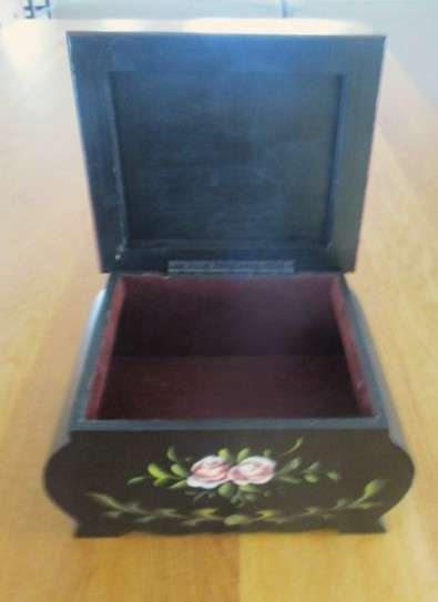 Stunning vintage hand painted wooden boudoir box/small chest