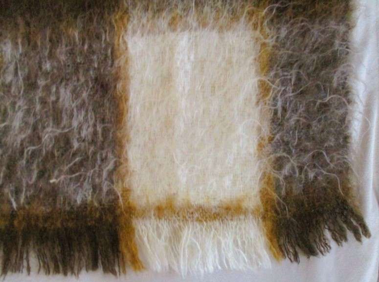 Stunning Clan finest worsted mohair super weave throw in excellent condition