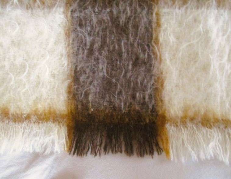 Stunning Clan finest worsted mohair super weave throw in excellent condition